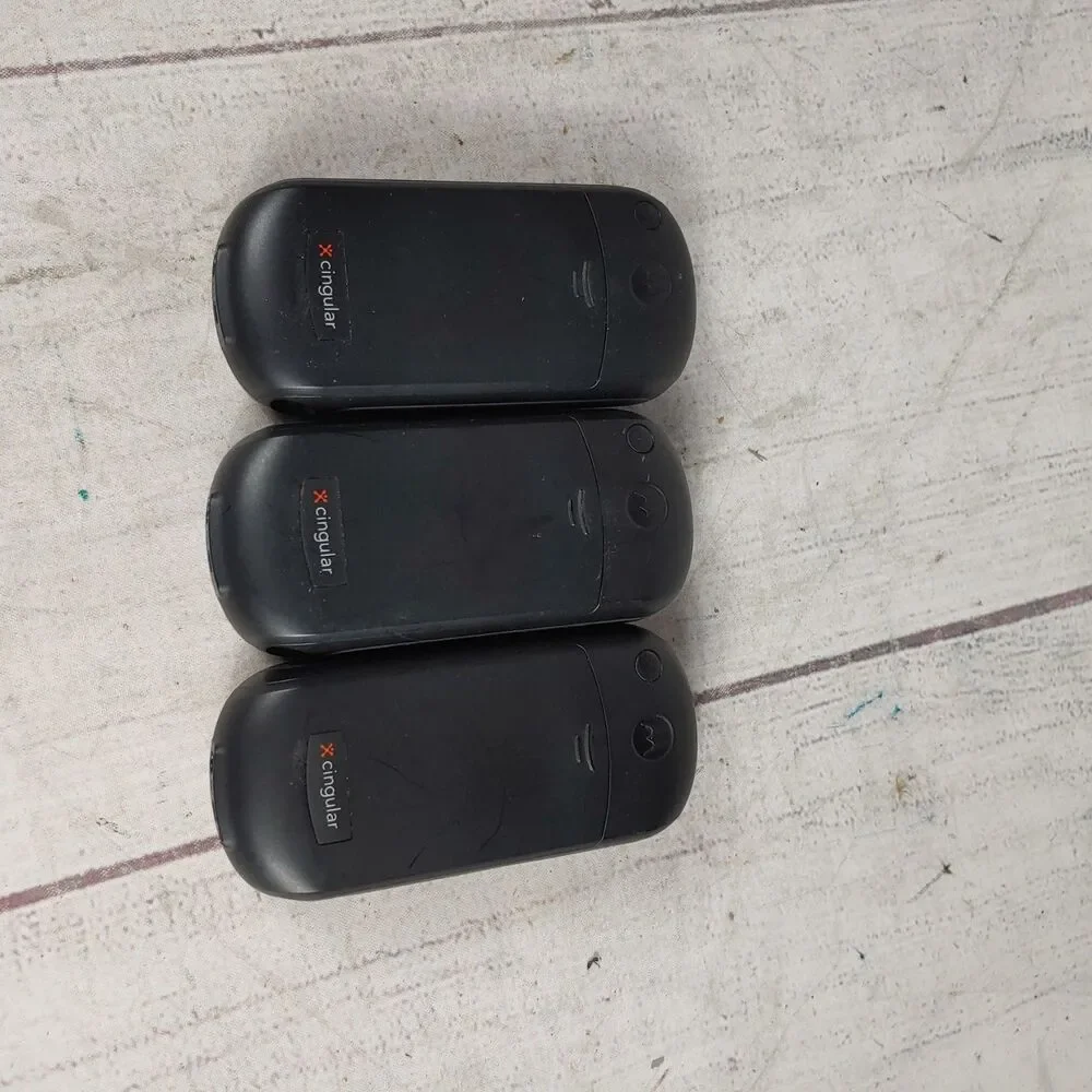 LOT OF 3 - Motorola C139 Black Candy Bar Cell Phones TESTED WORKING w/ Chargers